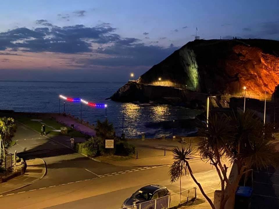 4 The View Apartments Ilfracombe - Seafront, Parking, Lift, Ev Esterno foto