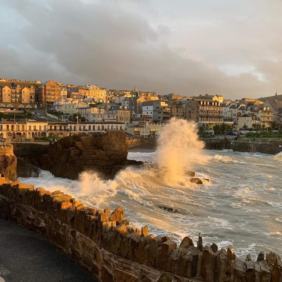 4 The View Apartments Ilfracombe - Seafront, Parking, Lift, Ev Esterno foto